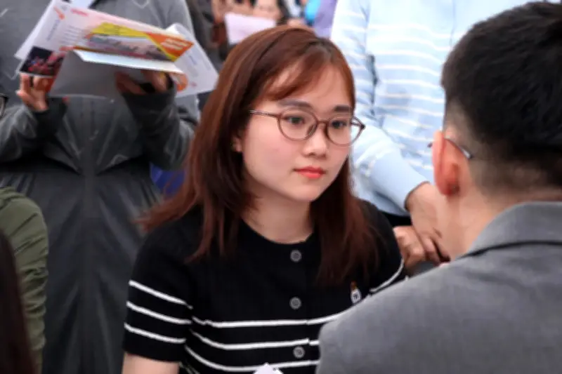 Cô gái mang CV song ngữ đi ứng tuyển việc làm gây chú ý tại TP.HCM