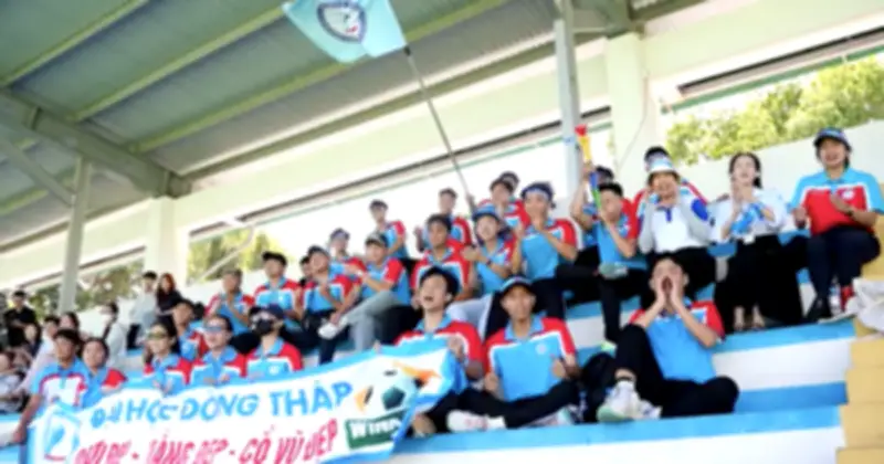 Cô Gái Đồng Tháp Vượt Đường Xa Cổ Vũ Bạn Trai Thủ Môn Tại Giải Bóng Đá Sinh Viên