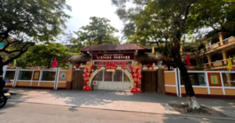 Cô giáo Huế dùng thước gỗ đánh học sinh lớp 4: Gãy tay vì quên vở tập viết