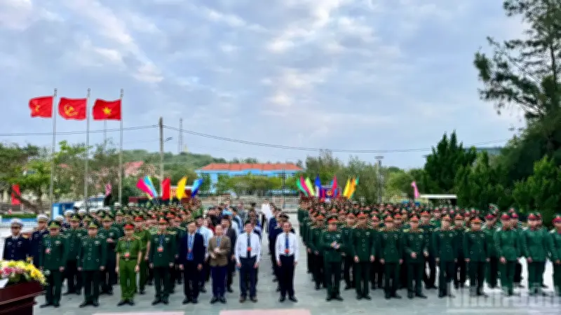 Đặc khu Cồn Cỏ trang nghiêm bầu cử, chiến sĩ mới lần đầu cầm thẻ cử tri