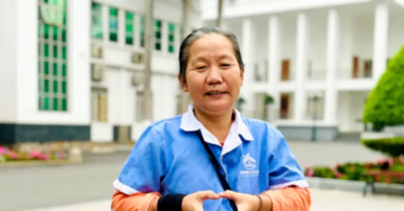 Cô Lao Công Đại Học Hà Nội Sửa Phát Âm Tiếng Anh Cho Sinh Viên