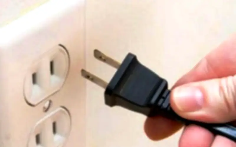 Cà Mau: Hai người tử vong do điện giật khi thi công hàng rào