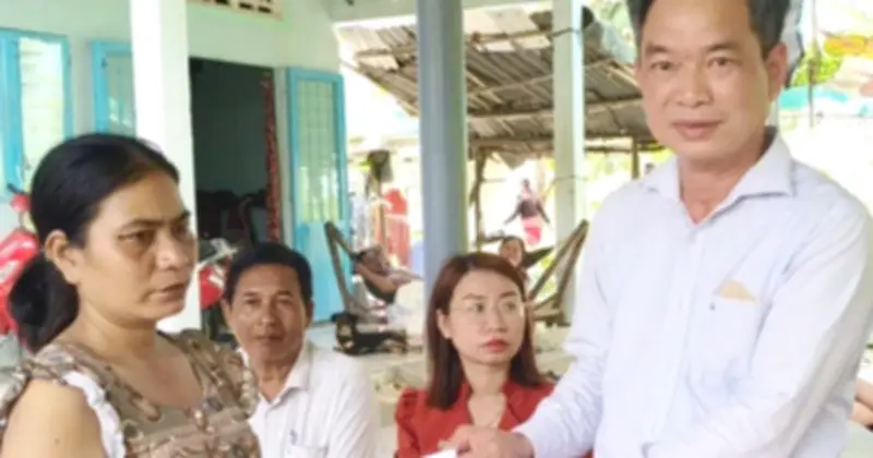 Cà Mau: Lãnh đạo thăm hỏi, hỗ trợ gia đình 2 nạn nhân tử vong do điện giật