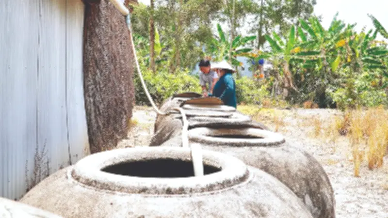 Cà Mau: Người dân xã Biển Bạch chờ đợi vô vọng bên những đường ống nước khô khốc