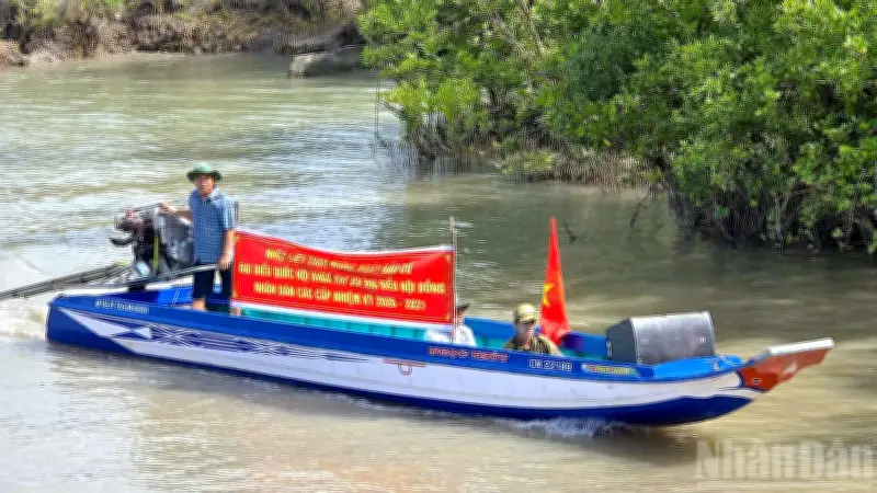 Cà Mau: Tuyên Truyền Bầu Cử Bằng Vỏ Lãi Đến Vùng Sâu Rừng Ngập Mặn