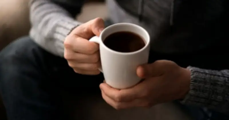 Cà phê và nguy cơ nhồi máu cơ tim: Chuyên gia cảnh báo khi uống quá 10 ly mỗi ngày