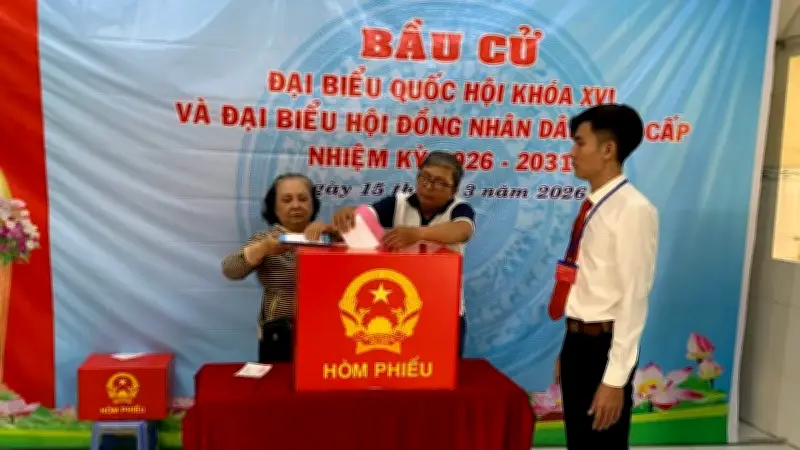 Cử Tri Cần Thơ Hăng Hái Bầu Cử Sớm Nhờ Tuyên Truyền Sâu Rộng