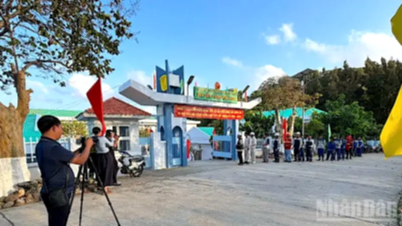 Cử Tri Đảo Hòn Chuối Và Hòn Khoai Hào Hứng Tham Gia Bầu Cử Sớm