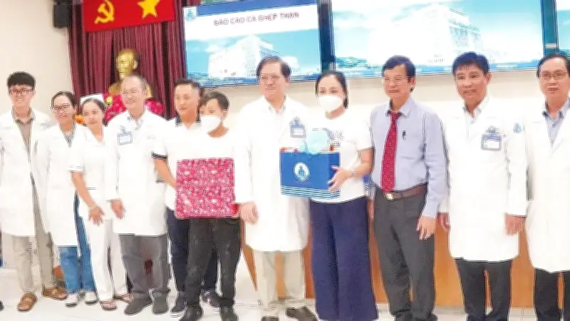 Ca ghép thận đầu tiên tại Bệnh viện Nhi đồng 1: Mẹ hiến thận cứu con, mở ra hy vọng mới