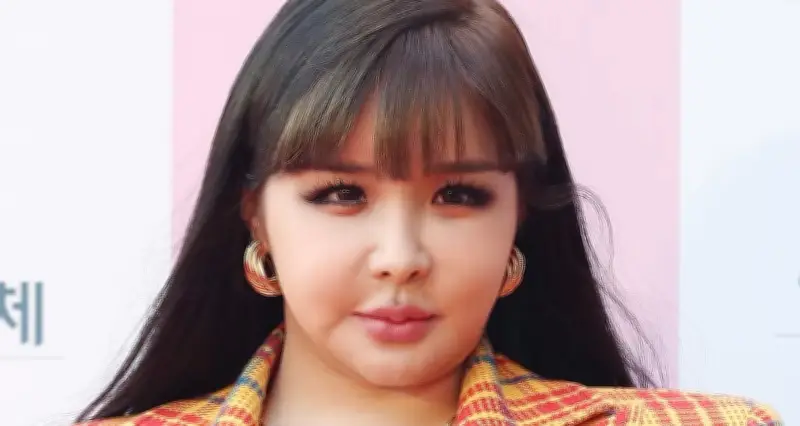 Ca sĩ Park Bom gây sốc: Pháo scandal ma túy, thành viên nhóm dùng chất cấm