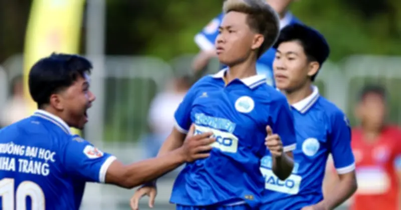 Cửa vào tứ kết TNSV THACO Cup 2026 rộng mở cho 6 đội bóng tranh tài