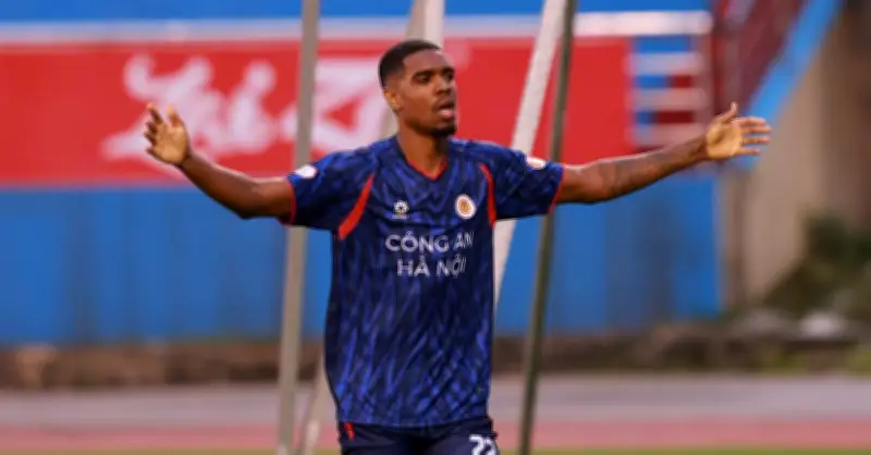 CAHN Nghẹt Thở Đánh Bại Ninh Bình 2-1, Củng Cố Ngôi Đầu V-League