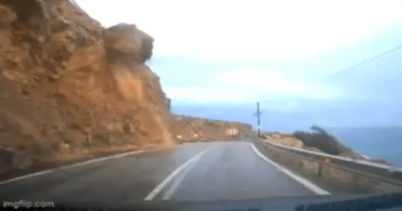 Camera hành trình ghi lại khoảnh khắc kinh hoàng: Xe ô tô bị vùi lấp trong sạt lở đất tại Thổ Nhĩ Kỳ