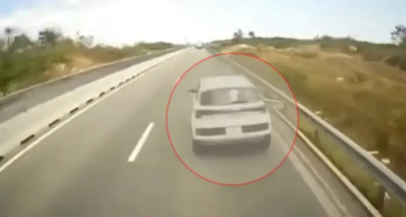 Cao tốc thiếu làn dừng khẩn cấp, tài xế đánh cược với rủi ro trên đường