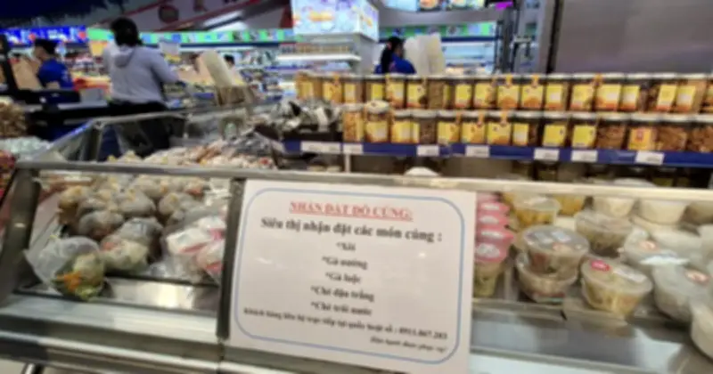 Các chuỗi bán lẻ lớn đổ bộ thị trường đồ cúng, cạnh tranh trực diện với chợ truyền thống