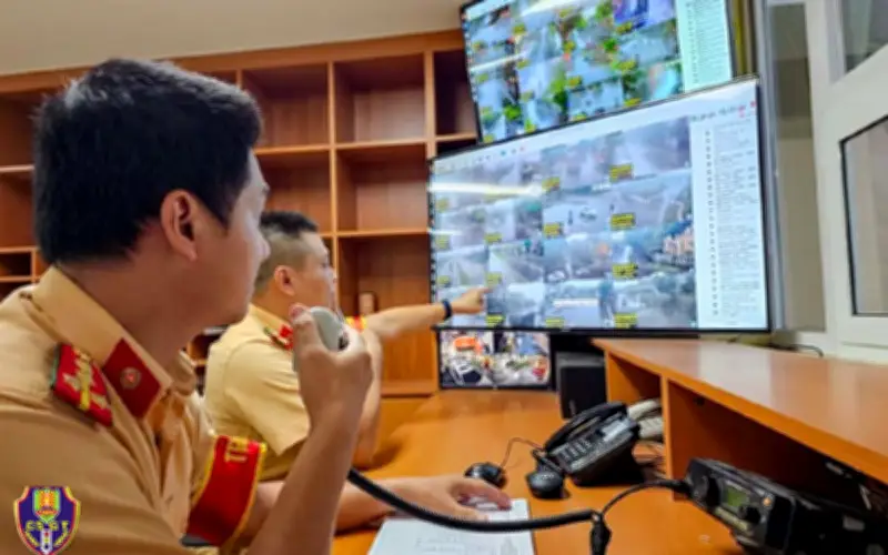 Cục CSGT giải thích: Vượt đèn đỏ đưa người cấp cứu có thể không bị phạt