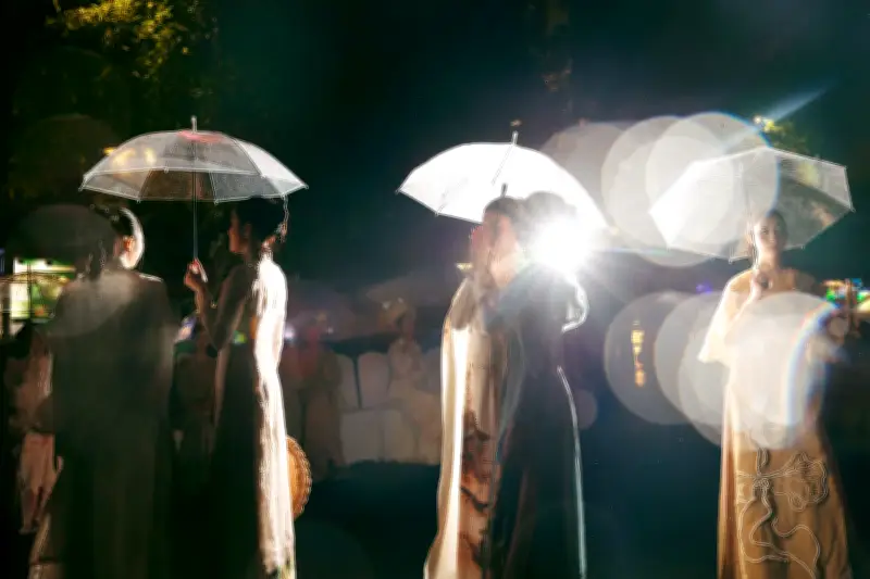 Các Nhà Thiết Kế Dệt Mộng, Đưa Bản Sắc Việt Lên Sàn Diễn Thời Trang