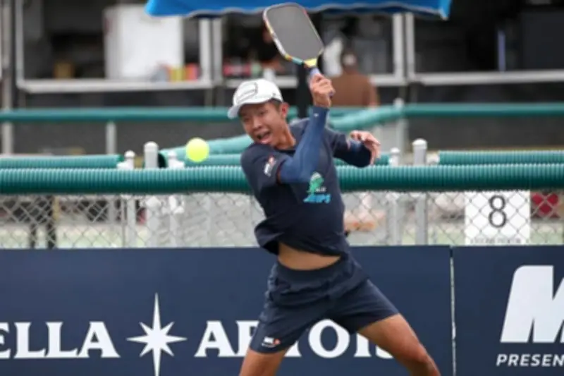 Cách phân biệt vợt pickleball chuẩn, tránh rủi ro khi chơi thể thao
