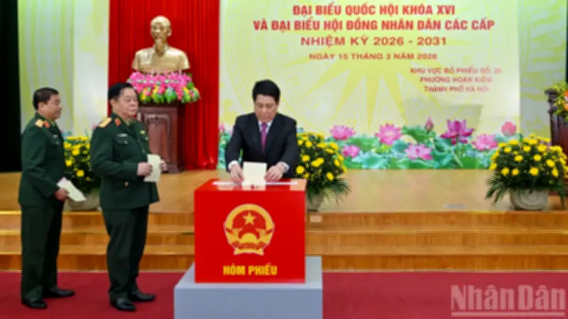 Chủ tịch nước Lương Cường và lãnh đạo Quân đội tham gia bầu cử Quốc hội khóa XVI