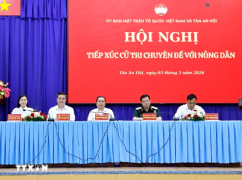 Chủ tịch Quốc hội tiếp xúc cử tri chuyên đề với nông dân TP.HCM