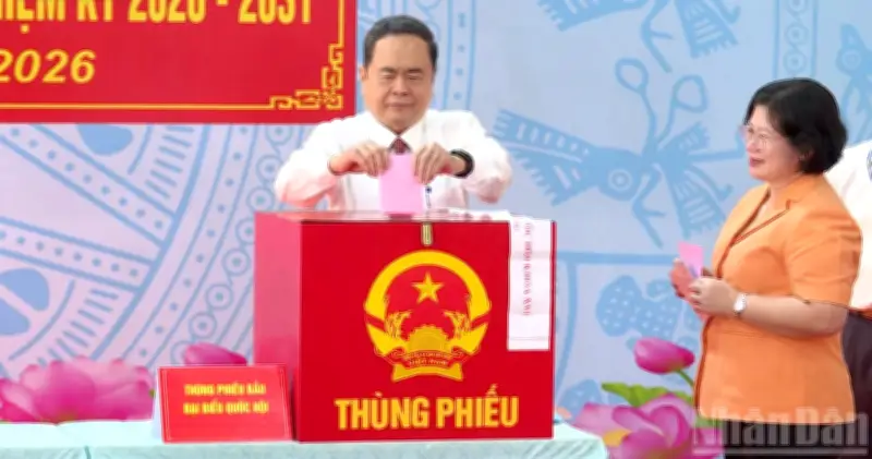 Chủ tịch Quốc hội Trần Thanh Mẫn nhấn mạnh quyền bầu cử thiêng liêng trong ngày khai mạc