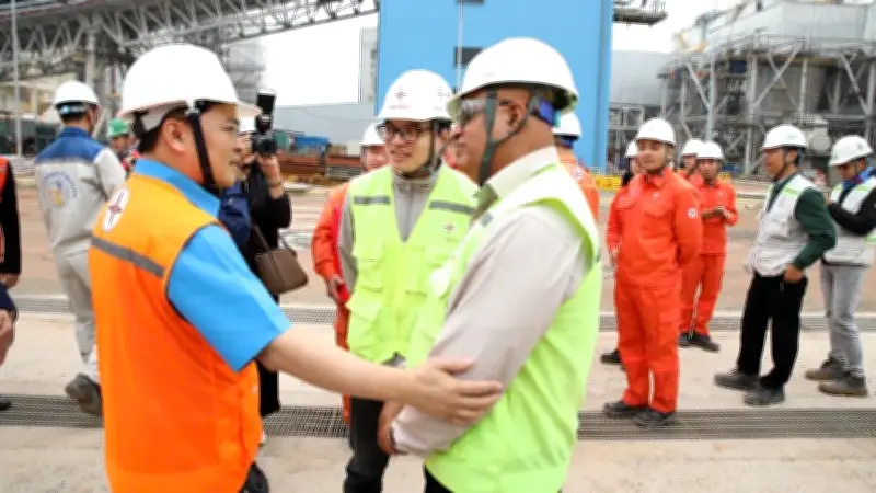 Chủ tịch Tổng Liên đoàn Lao động Việt Nam thăm, động viên công nhân tại Trung tâm Điện lực Quảng Trạch