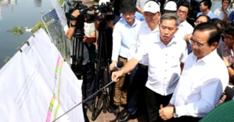 Chủ tịch TP.HCM yêu cầu gộp gói thầu để đẩy nhanh dự án cầu đường Nguyễn Khoái