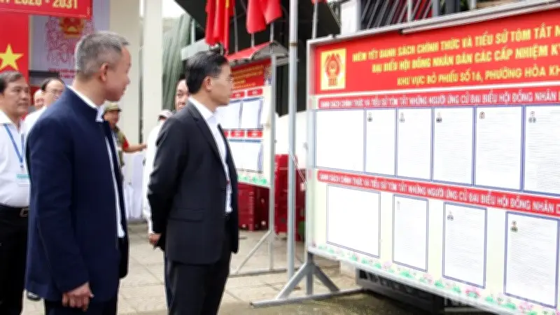 Chủ tịch UBND TP Đà Nẵng Kiểm Tra Công Tác Bầu Cử Tại Các Khu Vực Bỏ Phiếu