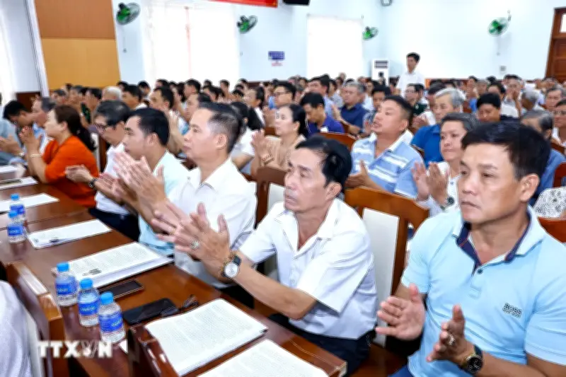 Chủ tịch UBND TP.HCM và các ứng cử viên tiếp xúc cử tri tại nhiều địa bàn