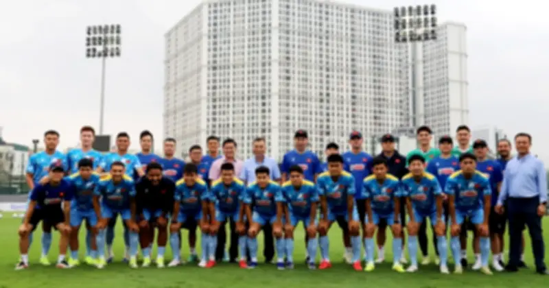 Chủ tịch VFF Trần Quốc Tuấn động viên đội tuyển Việt Nam trước trận đấu quan trọng