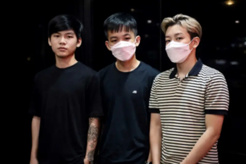 Chủ và nhân viên nhà hàng ở TP.HCM bị cáo buộc lột đồ khách để ép trả tiền