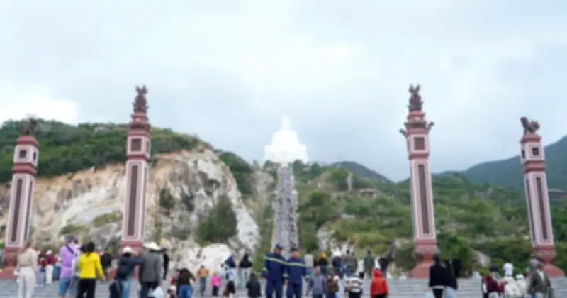 Chùa Linh Phong - Nơi Giao Hòa Giữa Núi Và Biển Với Huyền Tích Thiền Sư Chữa Bệnh Cho Vua