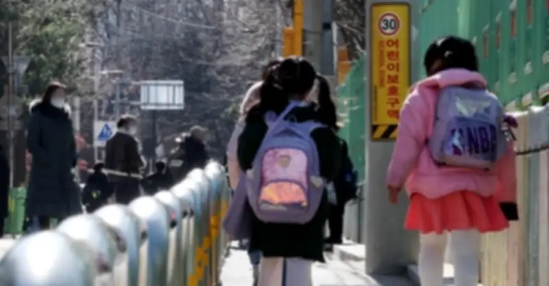 Cha Mẹ Có Bằng Tiến Sĩ Chi Gấp Đôi Cho Học Thêm So Với Người Chỉ Tốt Nghiệp THPT