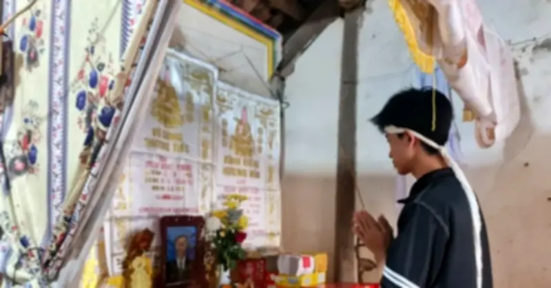 Cha mất sau tai nạn lao động, con trai bơ vơ trong căn nhà không cửa