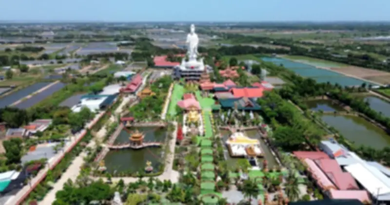 Chùa Vạn Phước: Tiên cảnh xứ dừa với tượng Quan Âm 71m và vườn lan ngút ngàn