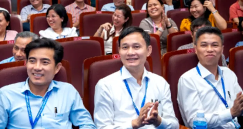 Chi nửa tỷ đồng để giữ chân nhân tài: Giáo sư đại học nói gì về chính sách đãi ngộ?