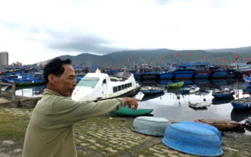 Chi phí chuyến biển tăng cao, nhiều tàu cá neo bến chờ thời tại Đà Nẵng
