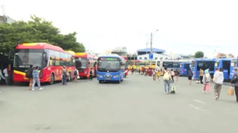 Chi phí vận tải đường bộ tại TP HCM tăng 20-25% do giá nhiên liệu leo thang