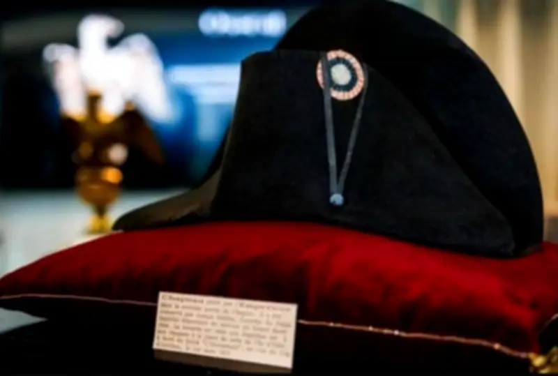 Chiếc Mũ Napoleon I Tái Xuất Sau Nhiều Năm Bị Lãng Quên Trong Kho Bảo Tàng