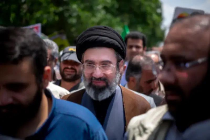 Chân Dung Mojtaba Khamenei: Người Kế Nhiệm Tiềm Năng Của Lãnh Tụ Tối Cao Iran