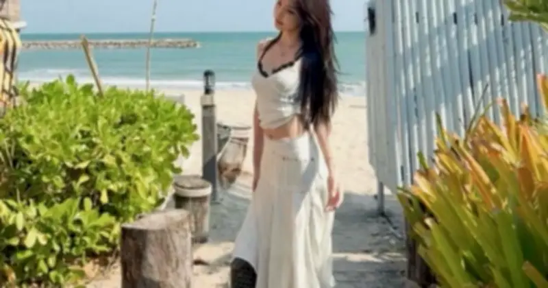 Chân Váy Trắng: Biểu Tượng Thời Trang Nữ Tính Cho Ngày Nắng Rực Rỡ