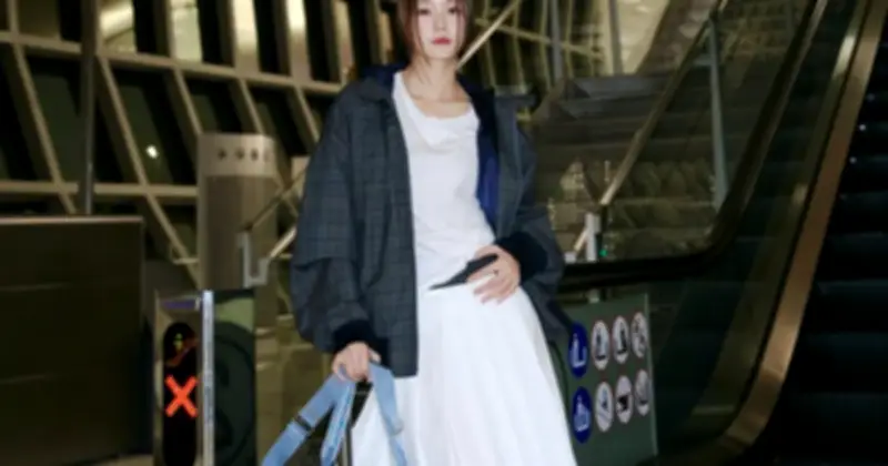 Chân váy xếp ly: Biểu tượng thanh lịch vượt thời gian trong tủ đồ nàng