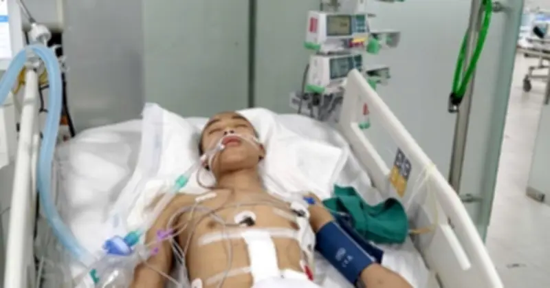 Chàng trai 16 tuổi nguy kịch sau tai nạn, mẹ vay nóng 200 triệu đồng cứu con