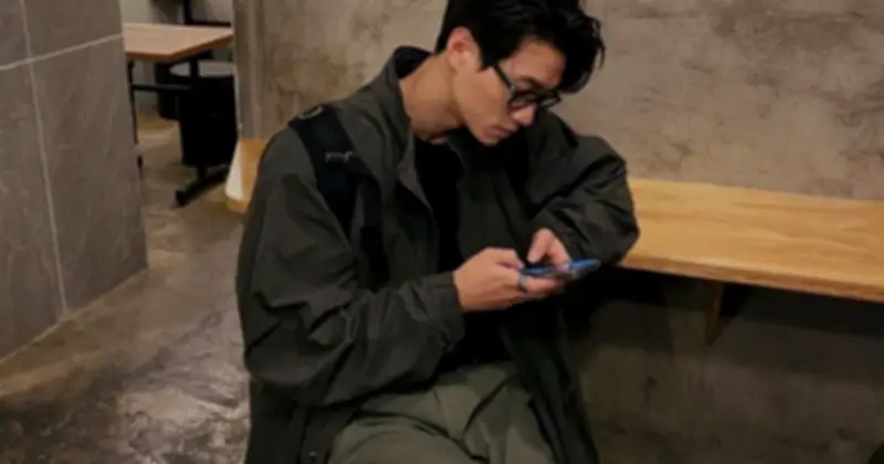 Chàng Trai 29 Tuổi Gánh Nợ 700 Triệu: Nhảy Việc Lương Cao Hay Giữ Công Việc Thoải Mái?