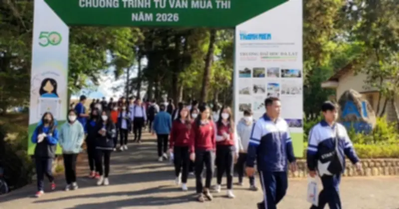 Chương trình Tư vấn mùa thi 2026 tại Lâm Đồng thu hút hàng nghìn học sinh