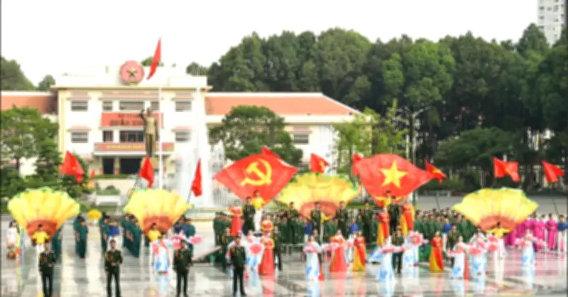 Chương trình 'Vững bước dưới cờ Đảng quang vinh' thu hút gần 3.000 người tham gia