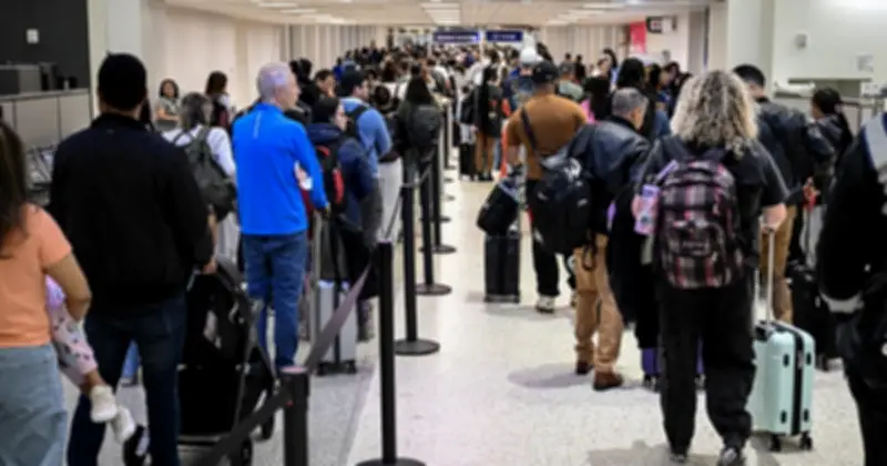 Chính phủ Mỹ đóng cửa tuần thứ 5, nhân viên an ninh sân bay đối mặt nguy cơ không lương