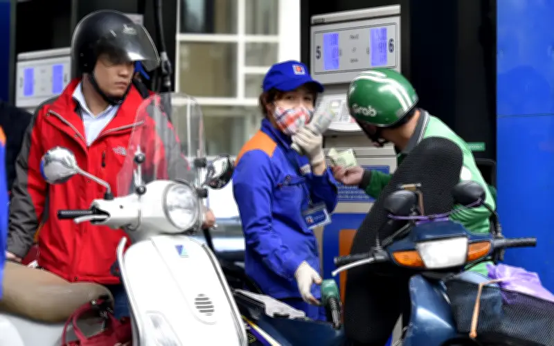 Chính phủ tạm ứng 8.000 tỷ đồng cho Quỹ Bình ổn xăng dầu để hạn chế biến động giá