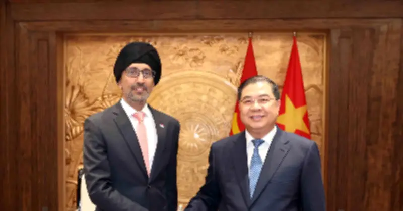 Chánh Văn phòng Trung ương Đảng Phạm Gia Túc tiếp Đại sứ Singapore