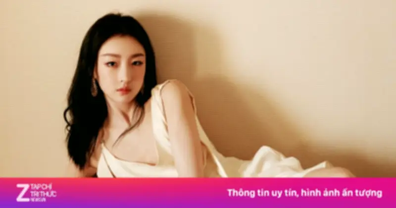 Châu Đông Vũ gây tranh cãi tại Tuần lễ thời trang Paris vì dáng đi và tạo hình